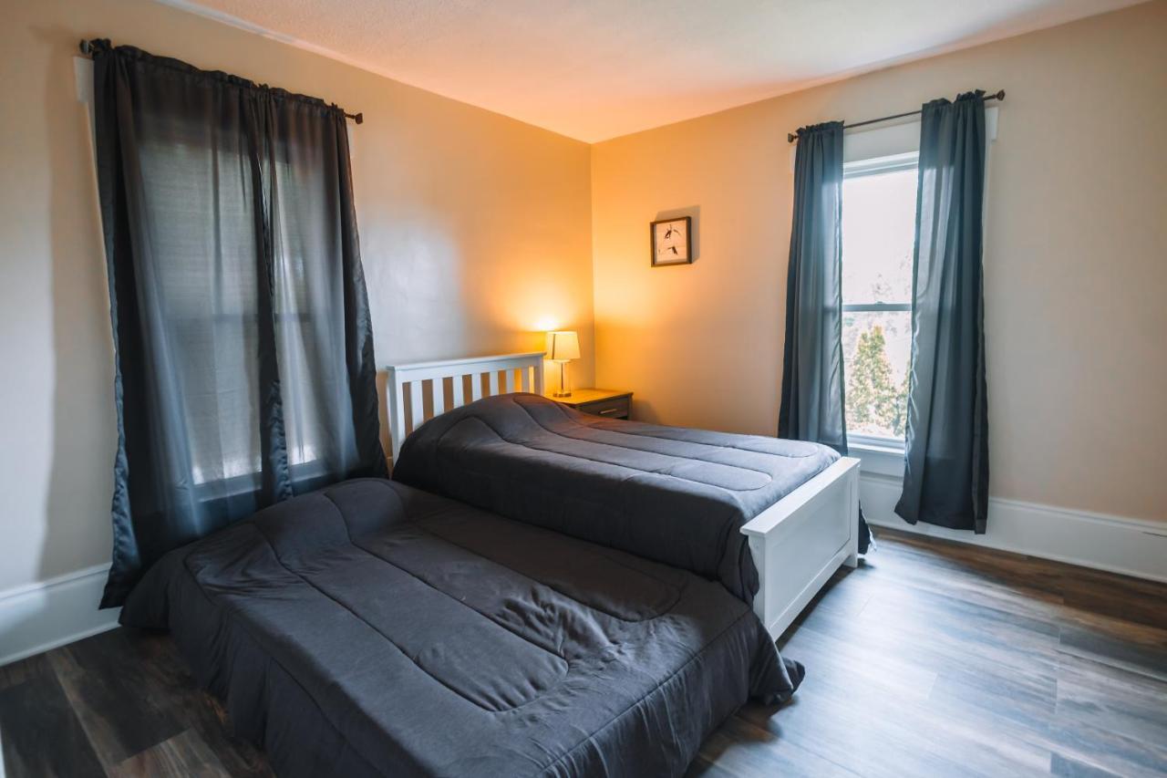 Downtown Escape Great For Large Families & Groups Villa Sugarcreek Bagian luar foto