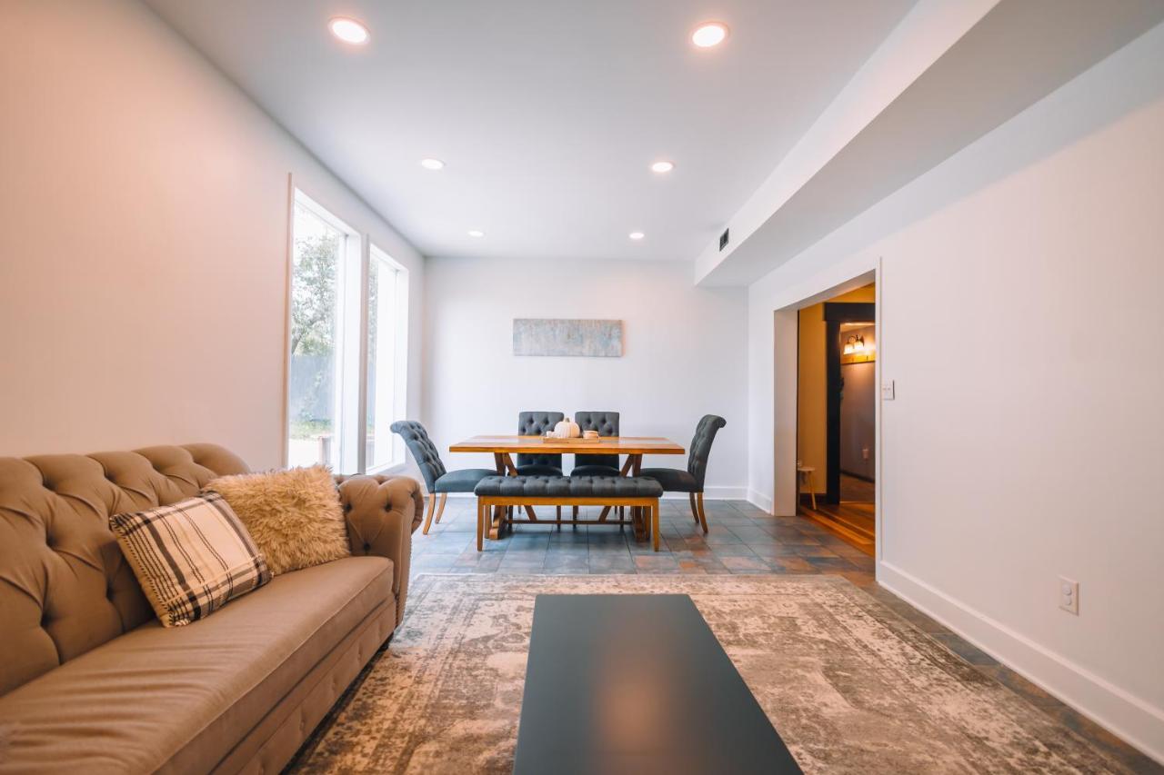 Downtown Escape Great For Large Families & Groups Villa Sugarcreek Bagian luar foto