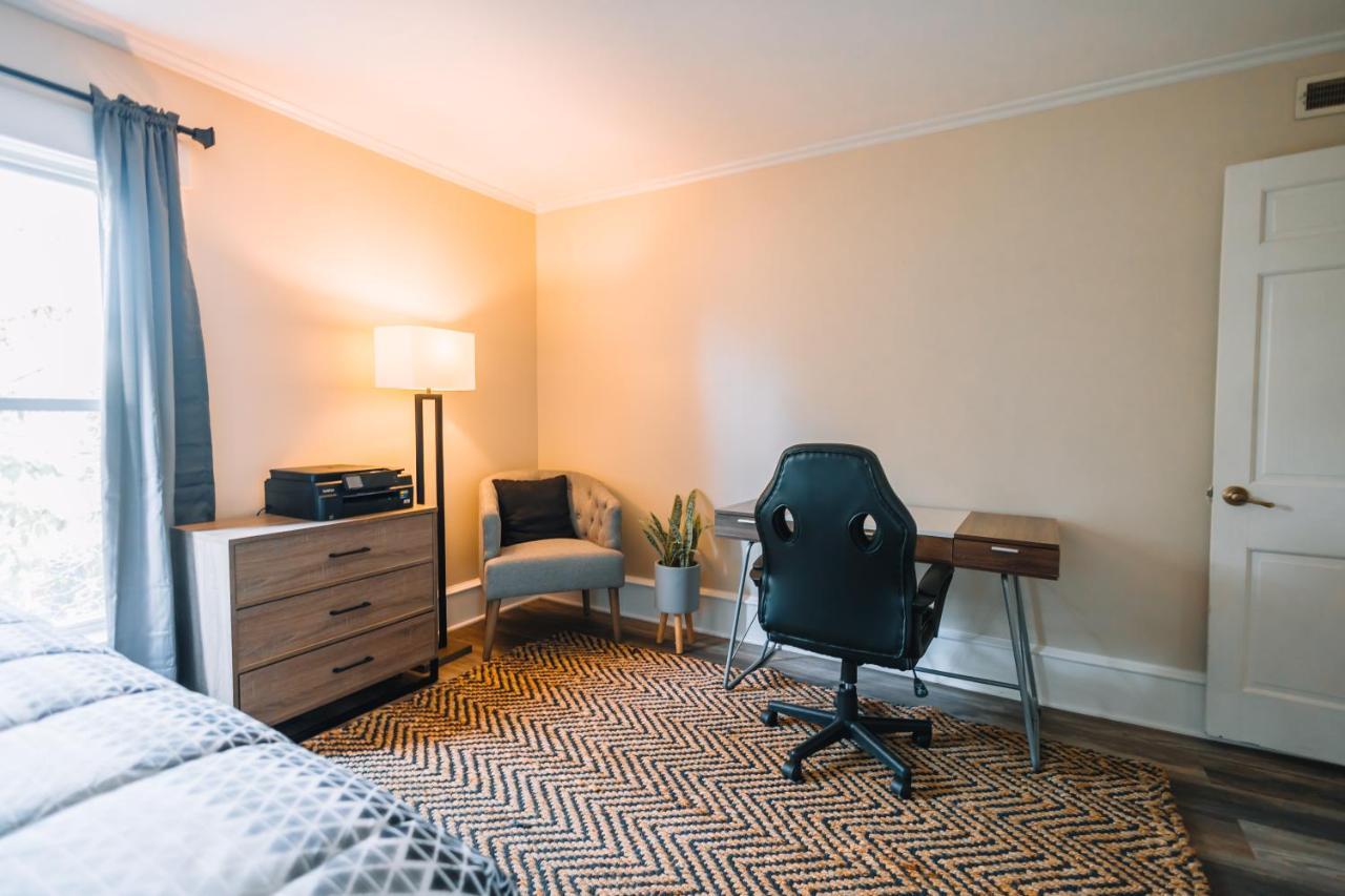 Downtown Escape Great For Large Families & Groups Villa Sugarcreek Bagian luar foto