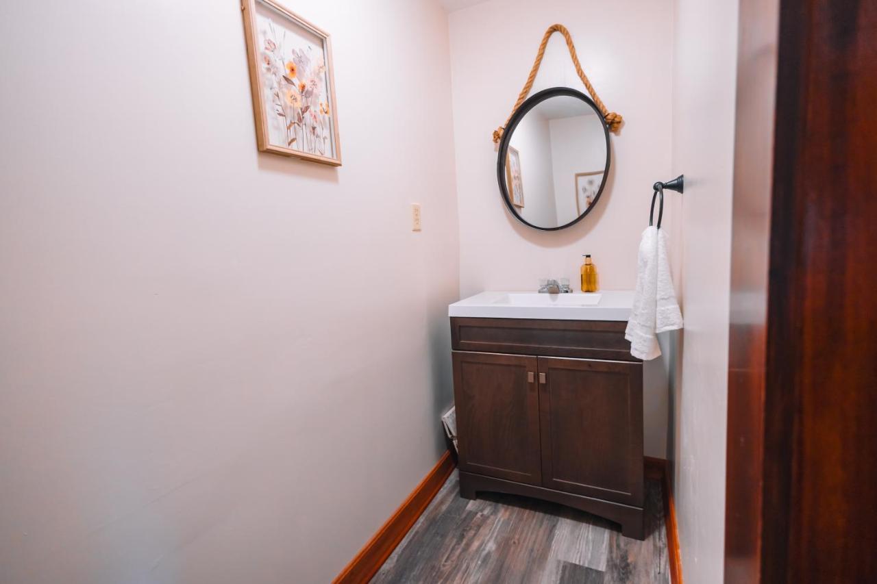 Downtown Escape Great For Large Families & Groups Villa Sugarcreek Bagian luar foto