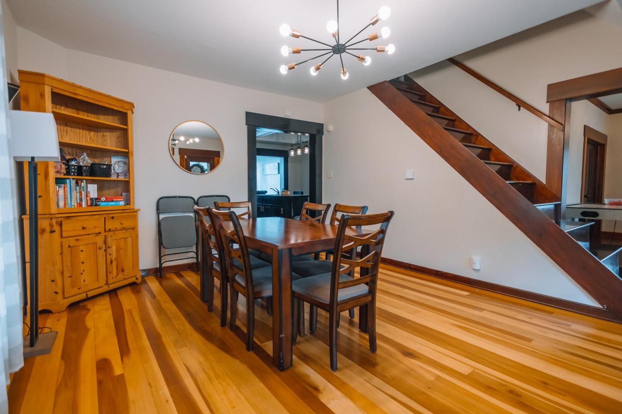 Downtown Escape Great For Large Families & Groups Villa Sugarcreek Bagian luar foto