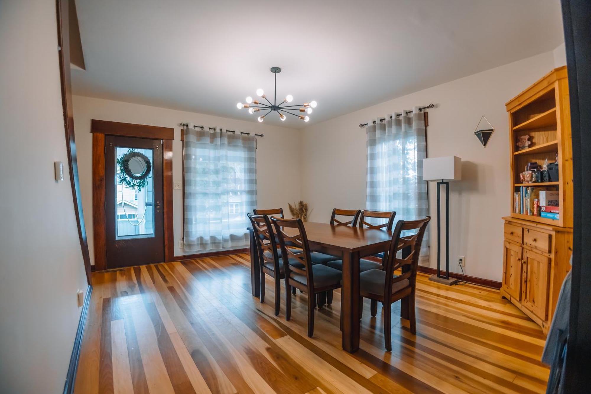 Downtown Escape Great For Large Families & Groups Villa Sugarcreek Bagian luar foto