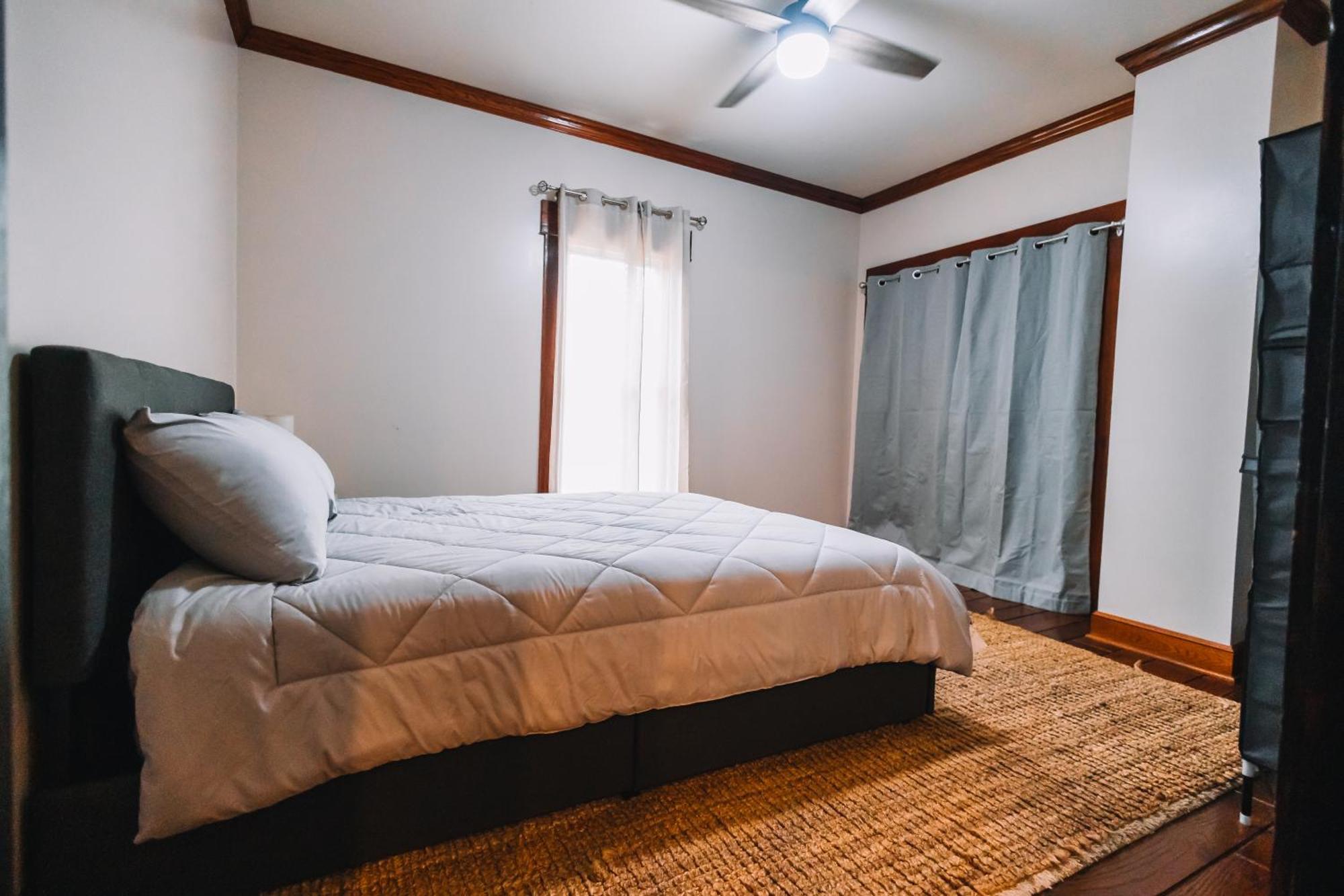 Downtown Escape Great For Large Families & Groups Villa Sugarcreek Bagian luar foto