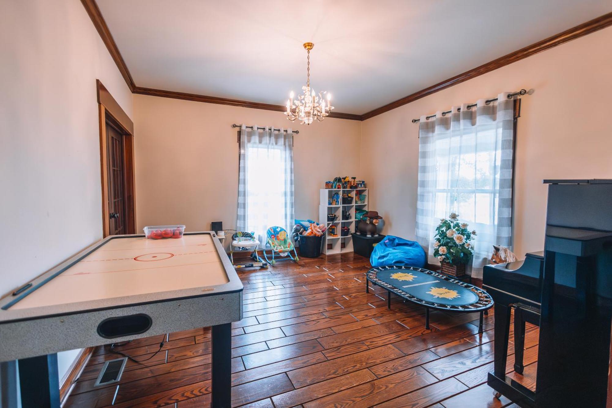 Downtown Escape Great For Large Families & Groups Villa Sugarcreek Bagian luar foto