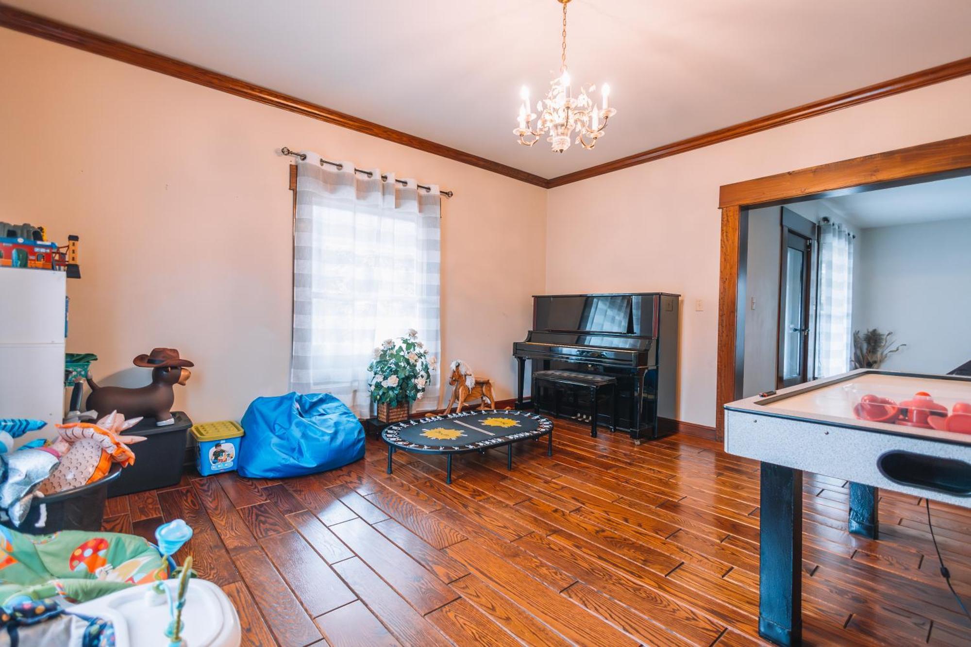 Downtown Escape Great For Large Families & Groups Villa Sugarcreek Bagian luar foto