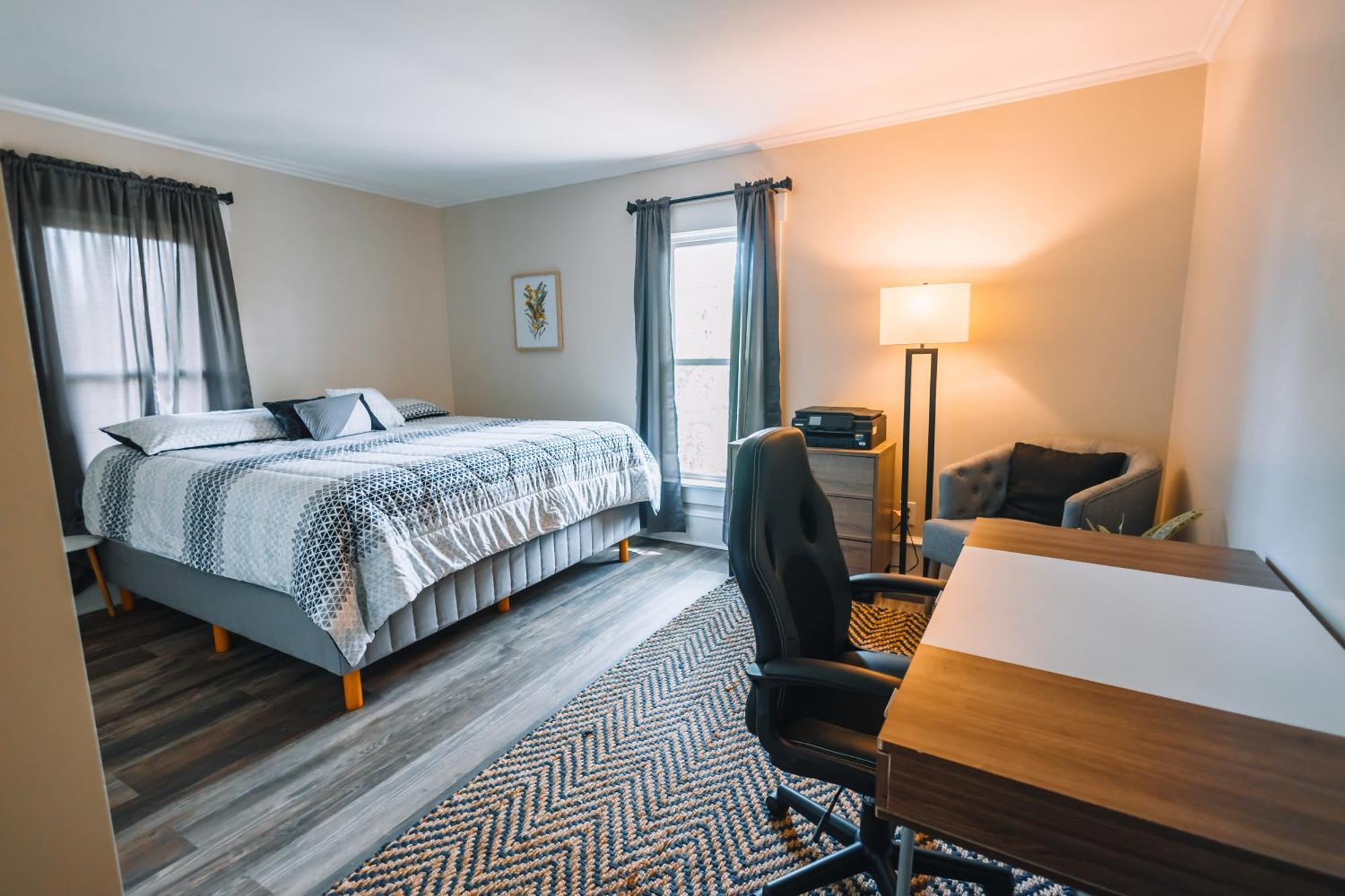 Downtown Escape Great For Large Families & Groups Villa Sugarcreek Bagian luar foto